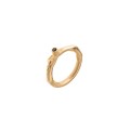 Ein zarter Ring mit einem Stein aus der New Stone Kollektion ORSKA Schmuck