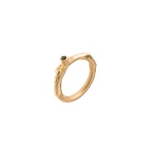 Zarter Ring mit kleiner Öse aus der New Stone Kollektion