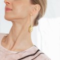Hängende goldene Ohrringe aus der Moon-Kollektion von ORSKA
