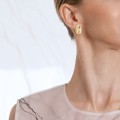 Zarte Ohrringe mit Textur, aus der Moon-Kollektion, Orska Schmuck
