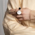 Doppelter schwarz-weißer Ring aus der Parer-Kollektion, ORSKA-Schmuck