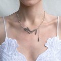 Kurze Halskette mit kleinen Natursteinen und silbernen Birkenknospen, Orska Schmuck
