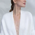 Lange, zarte Halskette mit käferförmigem Anhänger, Orska Schmuck