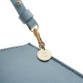 Eine kleine, hellblaue ORSKA Handytasche aus der Vivo Kollektion