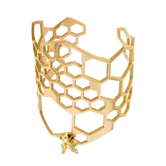 Künstlerisches Armband inspiriert von Bienenwaben aus der APIS-Kollektion von ORSKA Jewelry