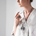 Silberner Nasenring aus Ahornholz aus der Bery-Kollektion von ORSKA Jewelry