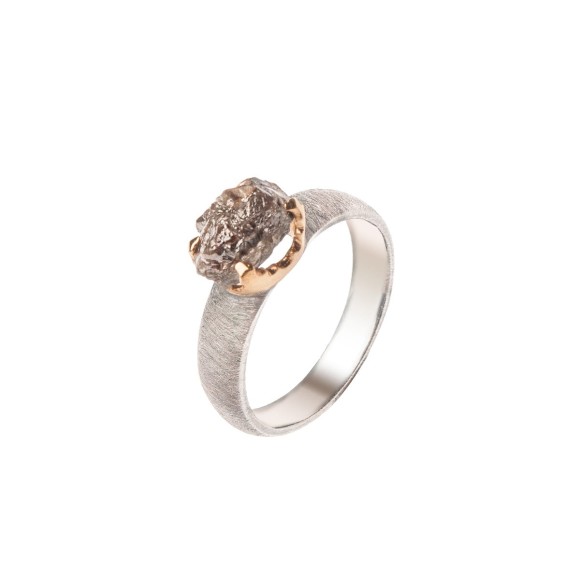 Silberring mit Rohdiamant, Verlobungsring aus der Verum Kollektion von ORSKA Schmuck