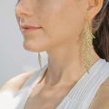 Hängende Thuja-Zweig-Ohrringe aus der Thuja-Kollektion von ORSKA Jewelry