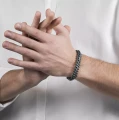 Graphitfarbenes Unisex-Armband mit Schlangenringen aus Messingguss aus der Fosiil-Kollektion von ORSKA Schmuck