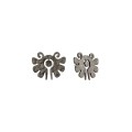 Dunkle Ohrstecker mit Ornament