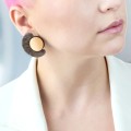 Asymmetrische, kontrastreiche Ohrringe - ORSKA Schmuck