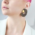 Künstlerische Ohrringe aus der Moon-Kollektion - ORSKA Schmuck