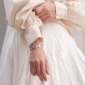 Ein schmales, handgefertigtes Armband aus der Apis-Kollektion von ORSKA