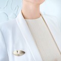 Ręcznie wykonana broszka w kształcie ust z kolekcji Machiny od ORSKA biżuteria MHB32-1