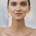 Asymmetrische Creolen-Ohrstecker aus der Holos-Kollektion HOK38-1 ORSKA