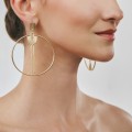 Asymmetrische goldene Creolen-Ohrstecker aus der Holos-Kollektion HOK42-1 ORSKA