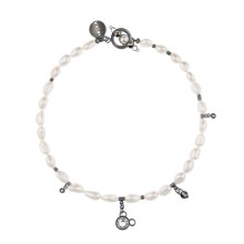 Elegante Halskette mit Perlen und Silberanhängern aus der Soda Kollektion