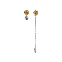 Asymmetrische goldene Blumenohrringe mit Kristall aus der Bery Kollektion