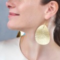 Große Ohrringe aus der Moon-Kollektion mit unregelmäßiger Oberfläche MOK48-1 ORSKA