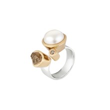 Vergoldeter Ring mit Perle und zwei Diamanten aus der Verum Kollektion
