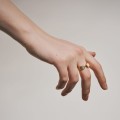 Zarter Ring mit runder Öse aus der Moon Kollektion MOP31-2 ORSKA