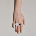 Ring mit Onyx und Perlmutt aus der ParerPRP58-1 ORSKA Kollektion