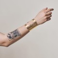 Breites, elegantes Armband aus der Moon Kollektion mit dekorativem Ausschnitt MOA74-1 ORSKA