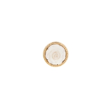 Kleine Anstecknadel mit geschnitzter Rose aus der Kembali Kollektion