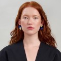 Runde, marineblaue und goldene Ohrringe aus der Tache TAK32-22-3 ORSKA-Kollektion
