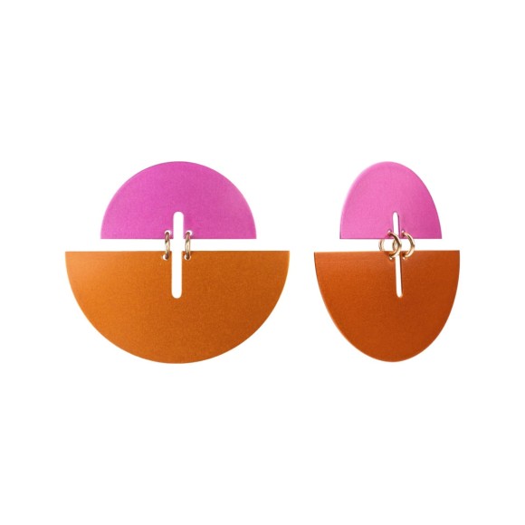 Rosa und orange Ohrringe aus der Tache-Kollektion der Schmuckmarke ORSKA