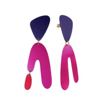 Rosa und lila Hängeohrringe aus der Tache Kollektion