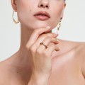 Ein zarter Ring mit kleiner Öse aus der New Stone NSP33-1 ORSKA Kollektion