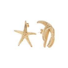 Asymmetrische goldene Seestern-Ohrringe aus der Maris Kollektion