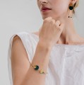 Ein zartes, goldenes Armband mit Bernstein aus der Baltica-Kollektion