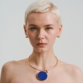 Sztywna kolia z zawieszką lapis lazuli z kolekcji Orini ORN146-1 ORSKA