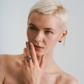 Szeroka pozłacana obrączka z lapis lazuli z kolekcji Orini ORP38 ORSKA