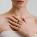 Pozłacany sygnet z lapis lazuli z kolekcji Orini ORSKA
