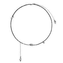 Kurze Halskette mit Saphiren und Silberanhängern aus der Bery Kollektion