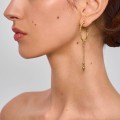 Vergoldete Creolen mit asymmetrischen Anhängern