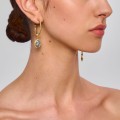 Handgefertigte Creolen mit asymmetrischen Anhängern