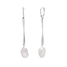 Lange silberne Ohrringe mit Perlen aus der Perle-Kollektion