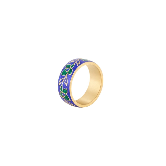 Ein Ring mit grünen und blauen Verzierungen aus der Minakari-Kollektion