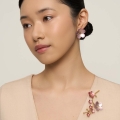 Brosche mit rosa Kirschblüten aus der Plantis-Kollektion – ORSKA Schmuck