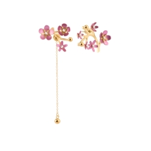 Asymmetrische Ohrringe mit Kirschblüten aus der Plantis-Kollektion