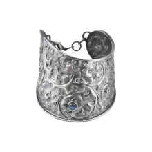 Ein breites Graphitarmband mit Labradoriten aus der Nepal Kollektion