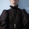 Goldkette mit kunstvollem Anhänger aus der Body Kollektion von ORSKA Jewelry