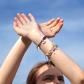 goldenes Sommerarmband mit Charms aus der Gelato-Kollektion – ORSKA