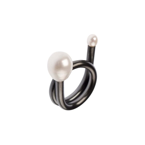 Asymmetrischer Ring aus der Vietnam ORSKA Schmuckkollektion