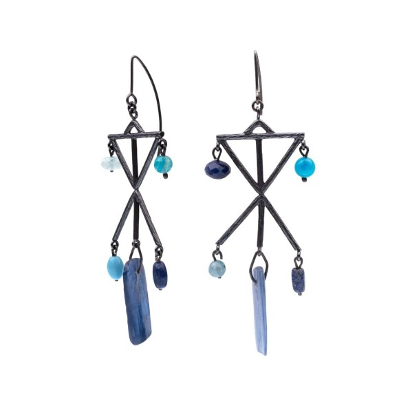 Graphitohrringe mit blauen Natursteinen