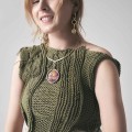Hängende, lange Ohrringe mit Gravur aus der Tattoo Kollektion von ORSKA Schmuck